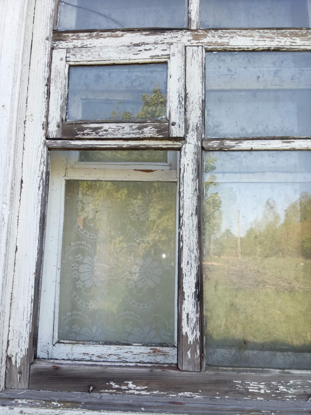 В домівці родини з двома дітьми не залишилось цілих вікон