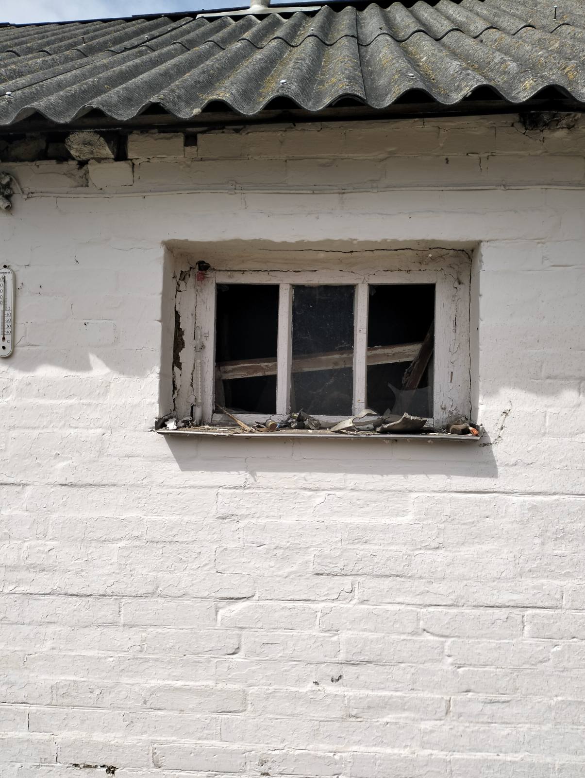 Чоловіку з Сумщини було пошкоджено 23 вікна