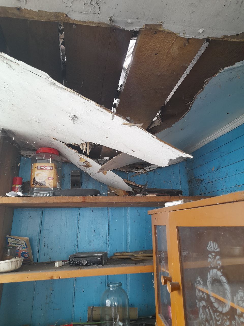 Снаряд пробив дах та розірвався у веранді будинку
