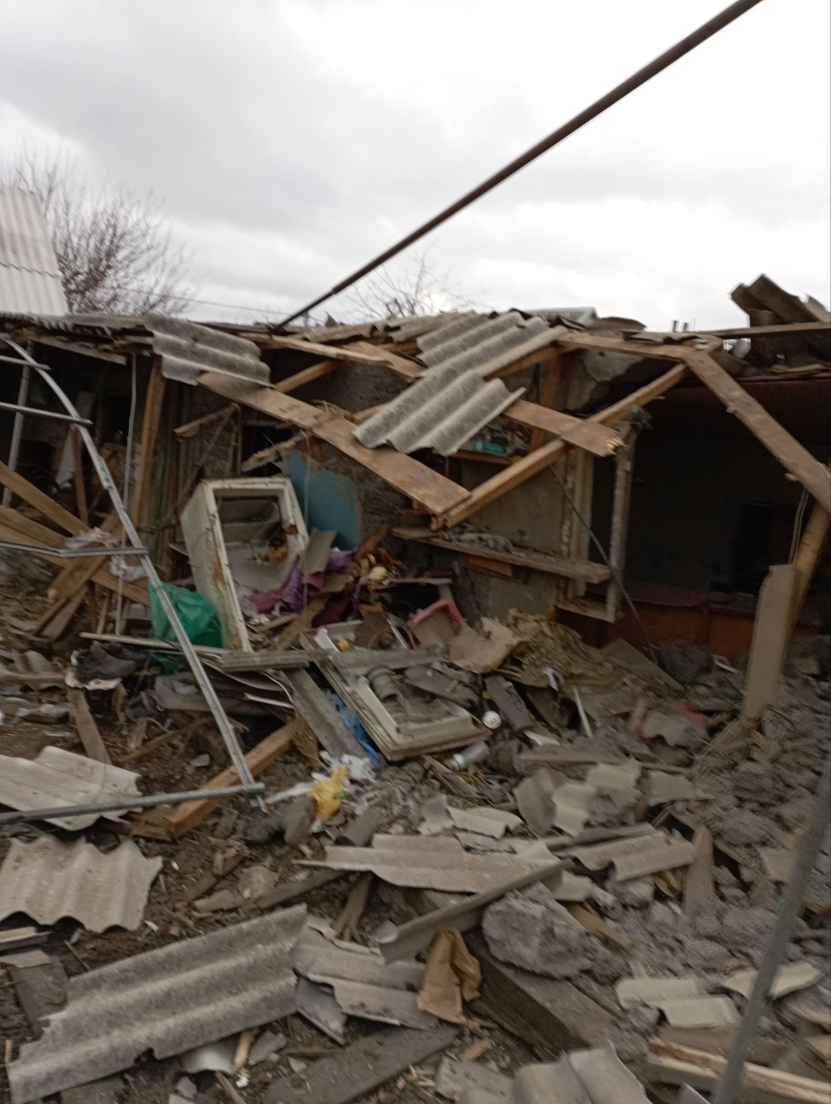 Вщент зруйновано будинок родини з Херсонщини