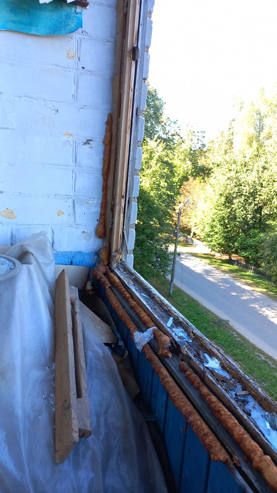 Квартира жінки з Сумщини двічі потерпала від обстрілів