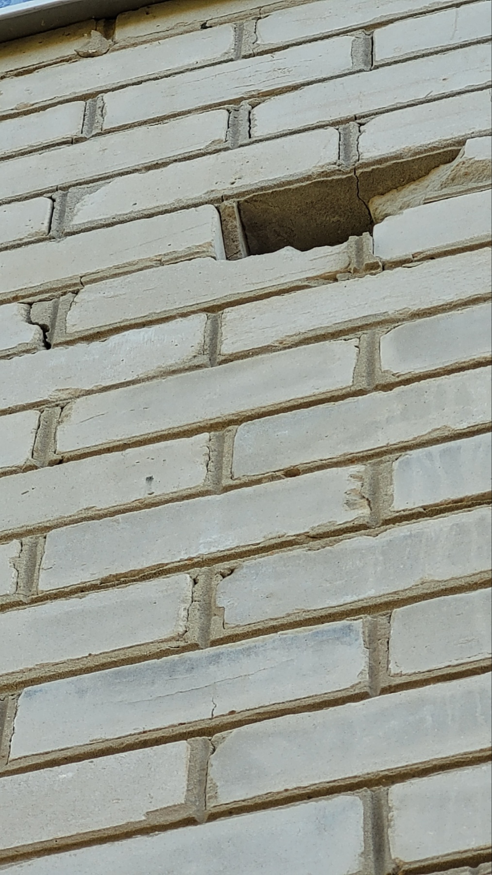 Окупанти зруйнували та розграбували будинок родини з Ізюму