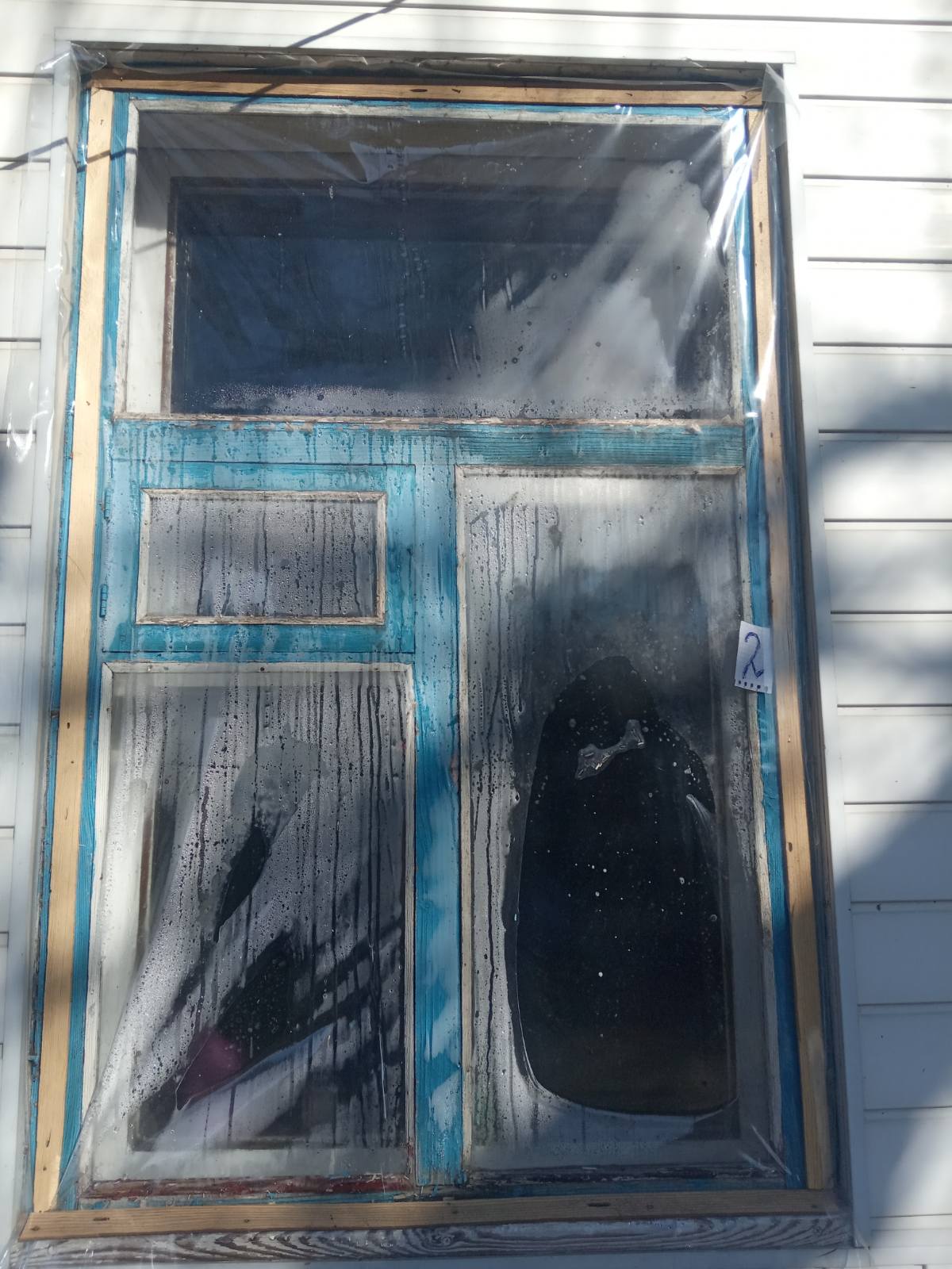 Подружжю пенсіонерів потрібна допомога по заміні вікон у будинку