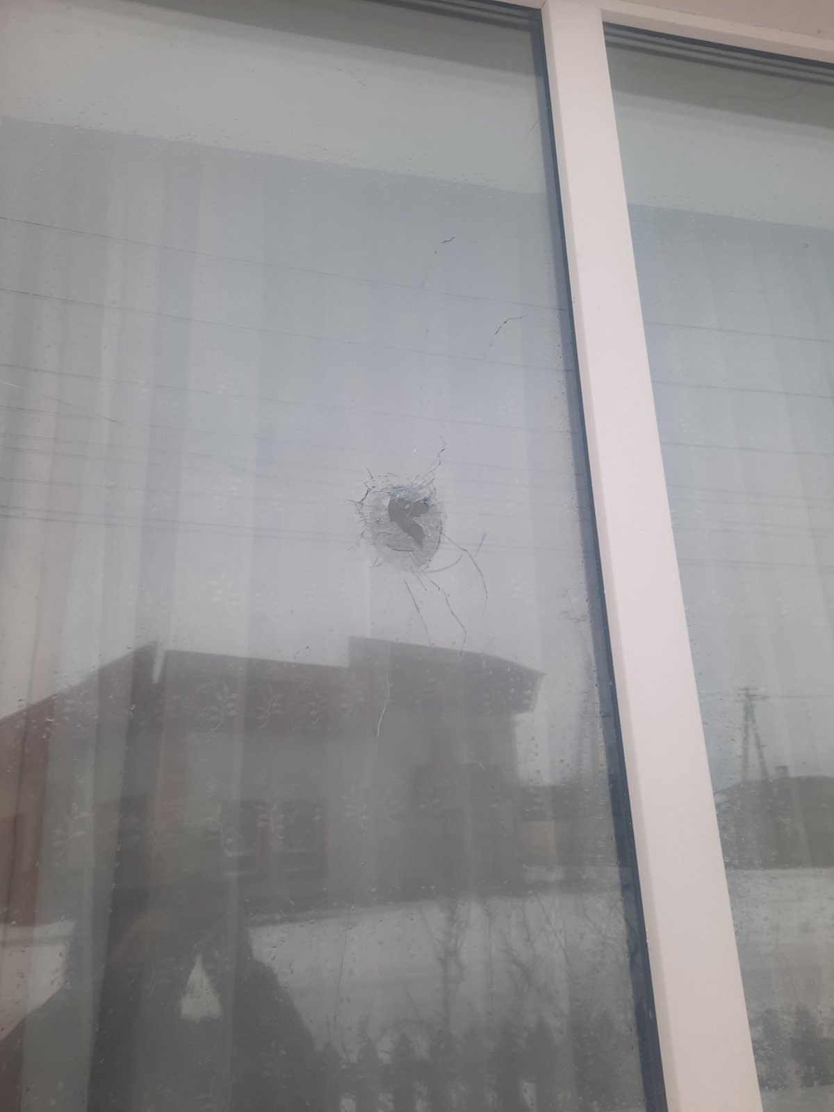 Пошкоджено вікно у будинку пенсіонера з інвалідністю