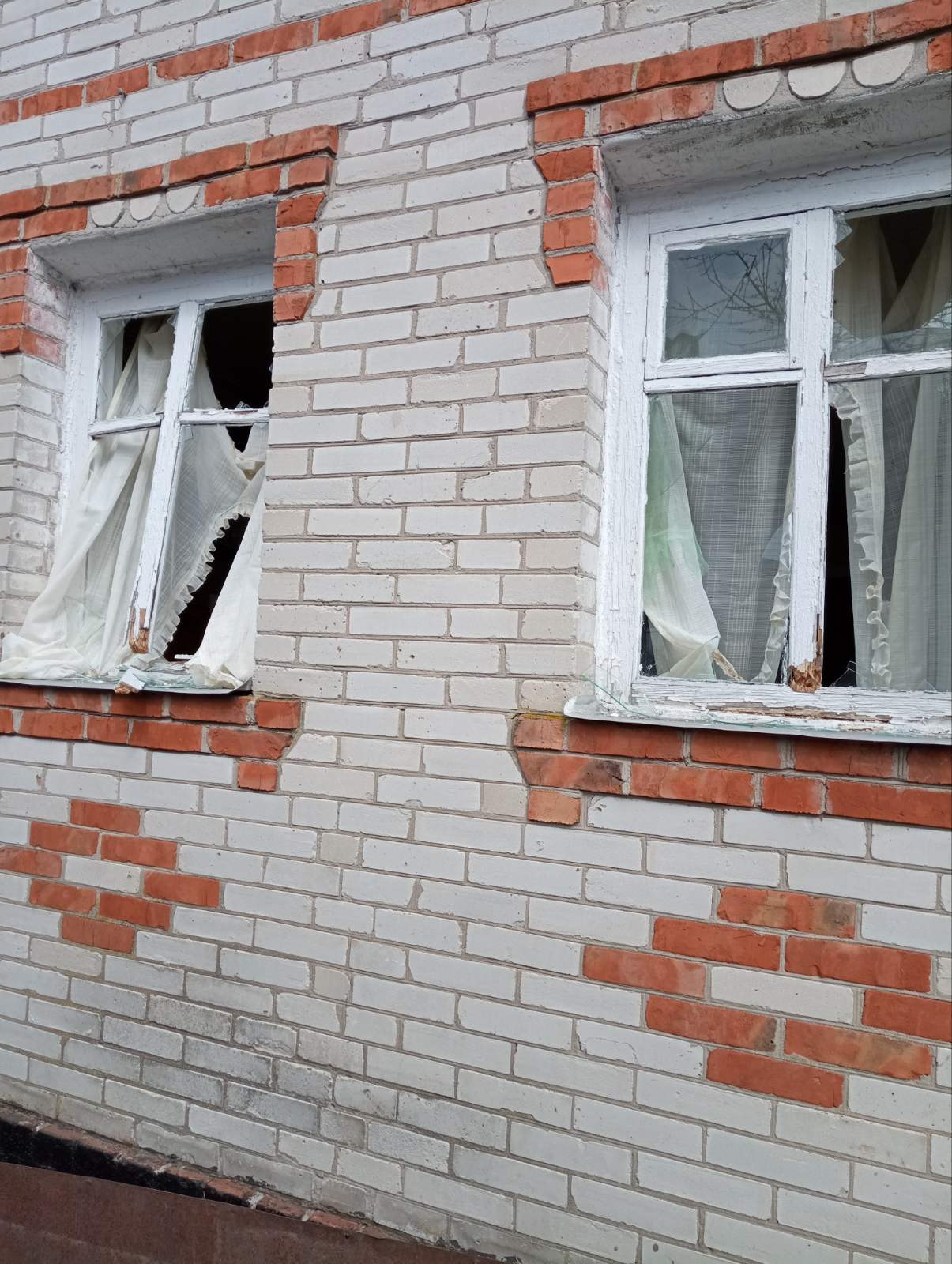 Чоловіку з Сумщини було пошкоджено 23 вікна