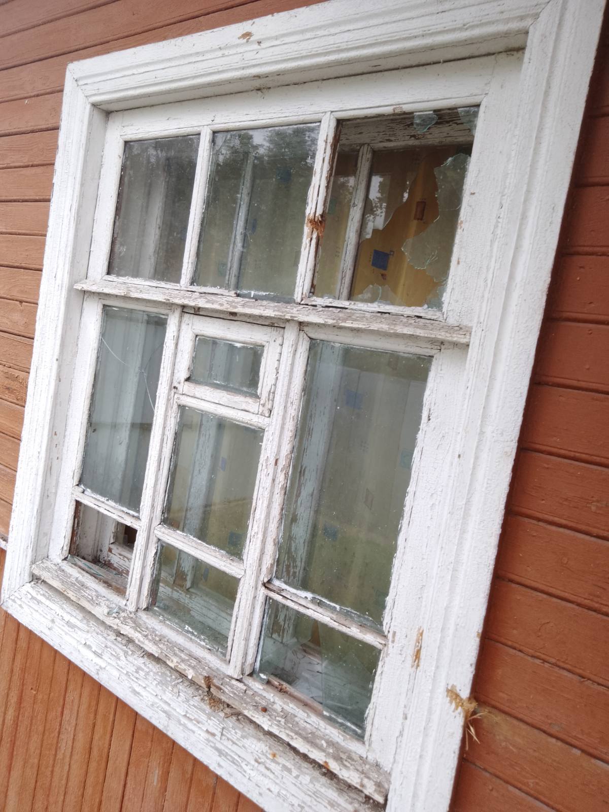 Родина з новонародженою дитиною залишилась без будинку