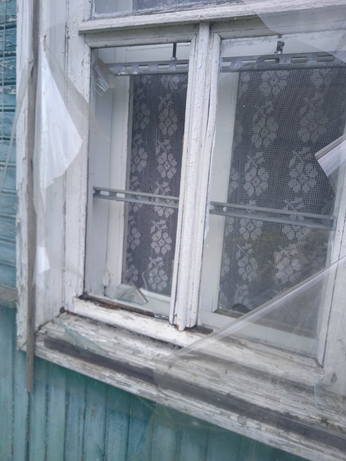 Шість вікон та дах в будинку електромонтера пошкоджені внаслідок обстрілу 