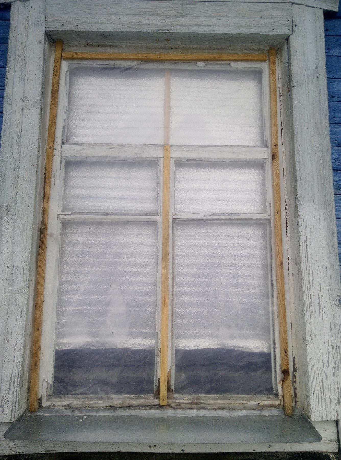 Після обстрілу житло мешканців Зноб-Новгородського залишилось без вікон