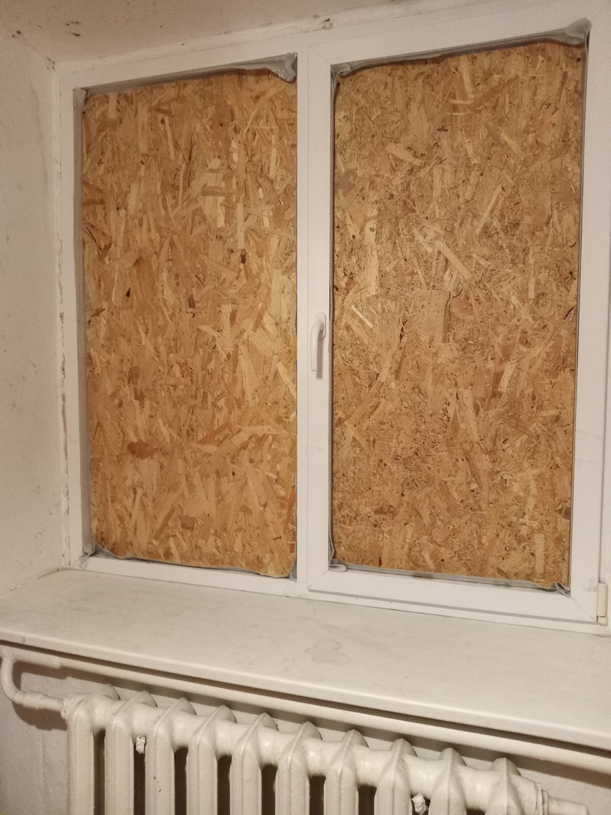 Вибило вікна у квартирі 75-літньої пенсіонерки