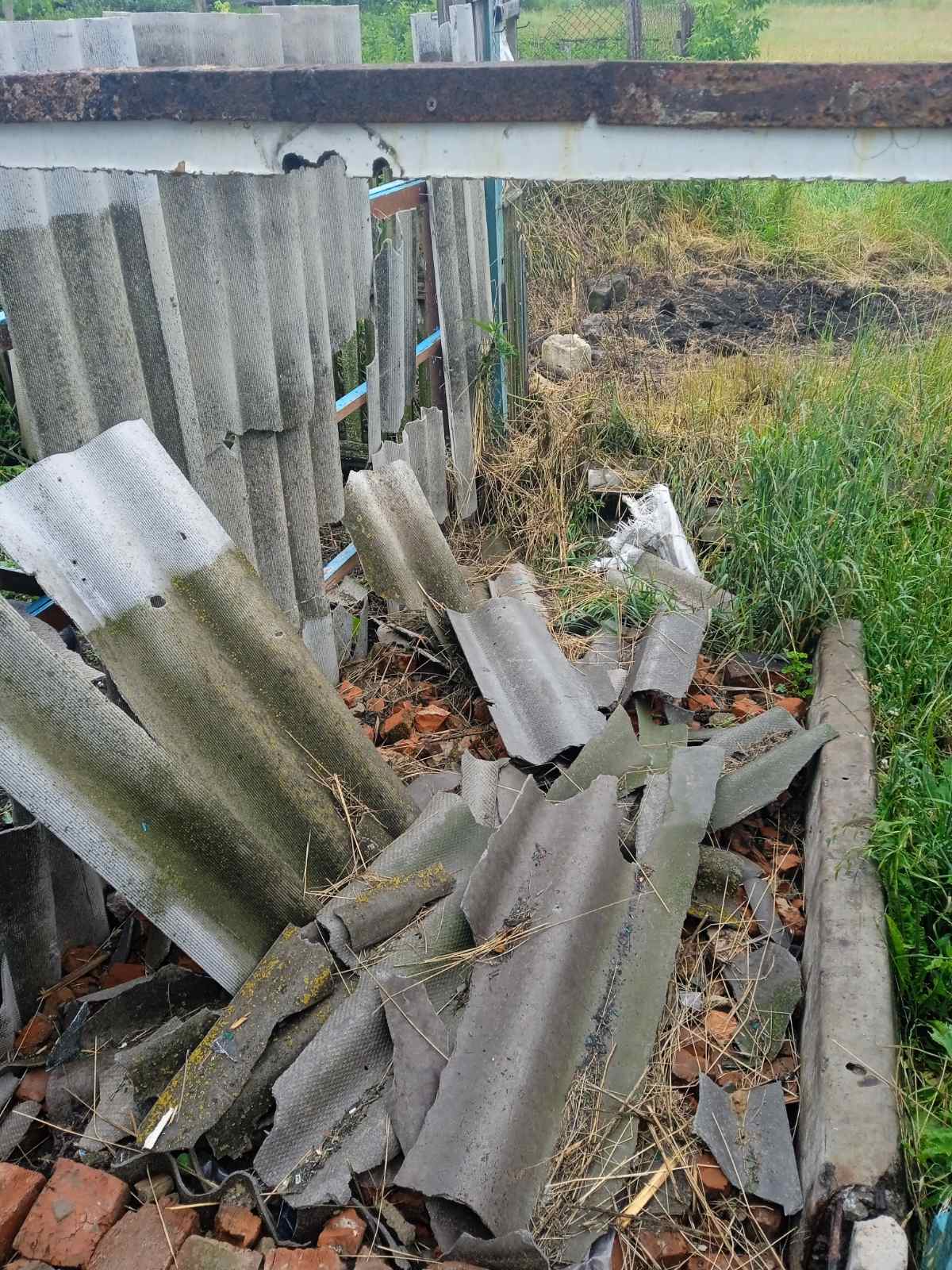 У будинку подружньої пари із села Локня пошкоджено вікна та дах