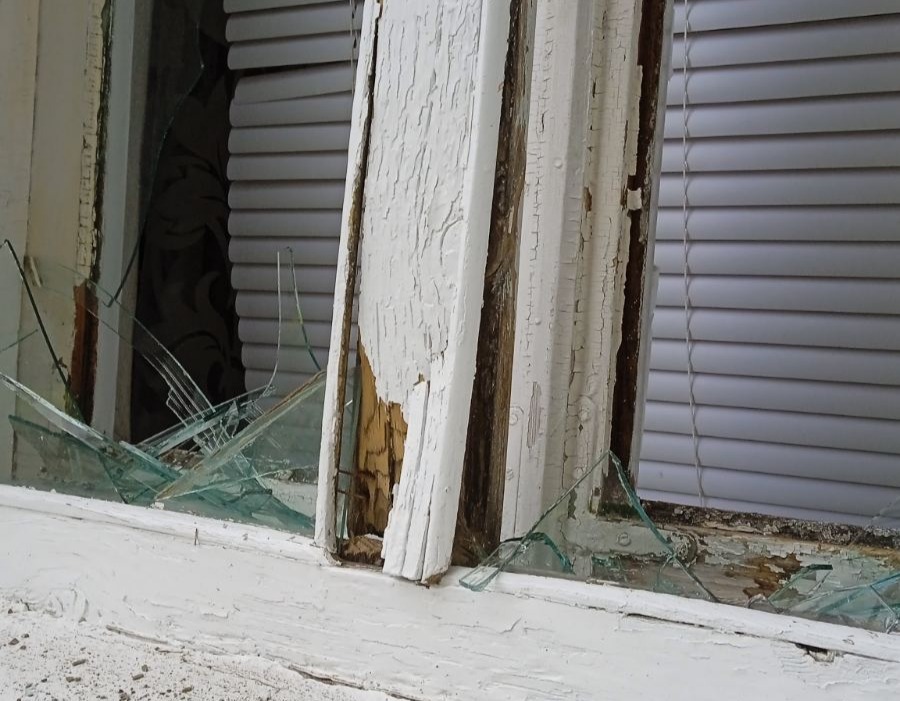 В 150 метрах від будинку розірвались 5 авіабомб