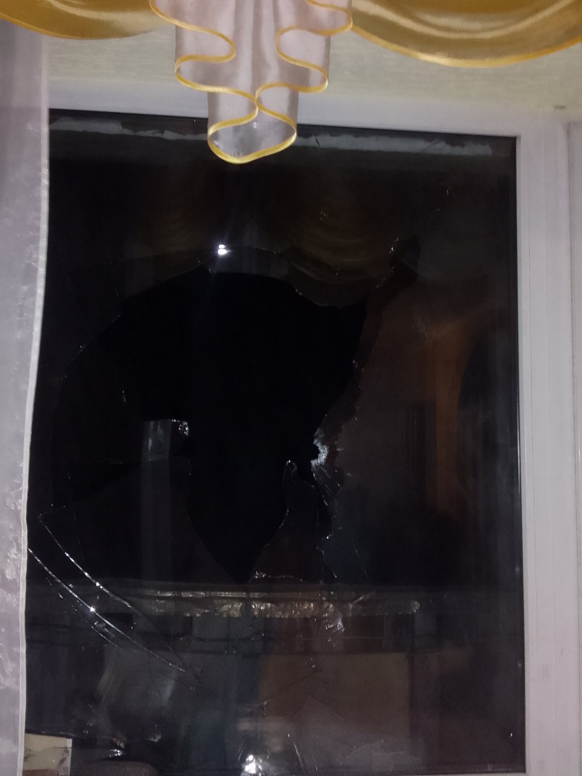 Родина із Середино-Буди залишилася без вікон