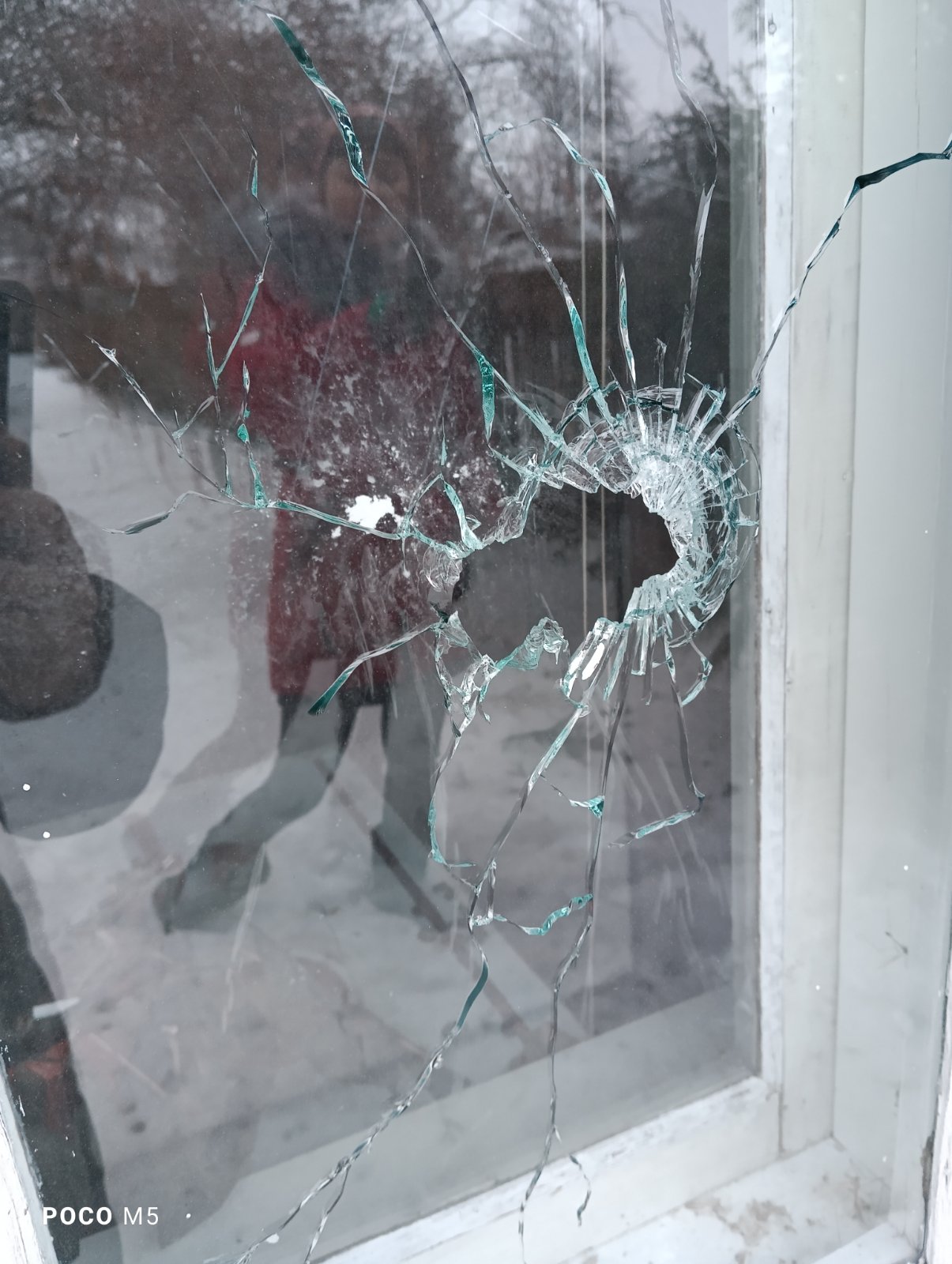 Дитина боїться власного, напівзруйнованого дому