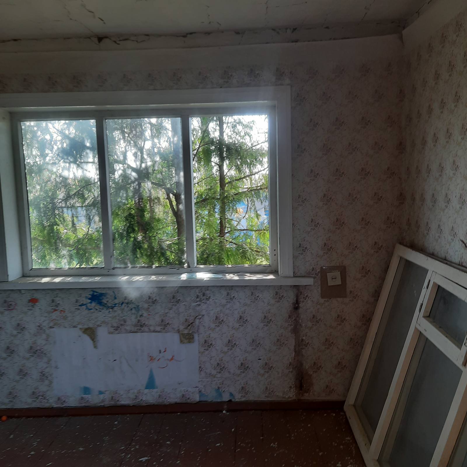 Житло родини зі Зноб-Новгородського серйозно постраждало під час обстрілу