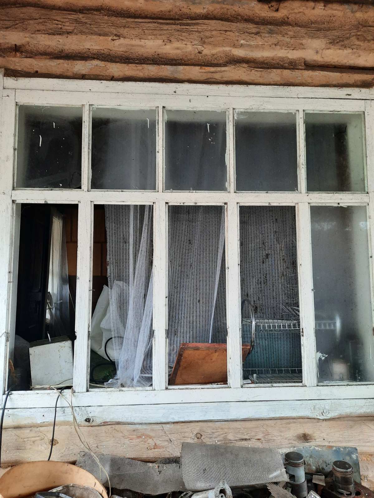 Вибито 8 вікон у будинку родини з маленькою дитиною