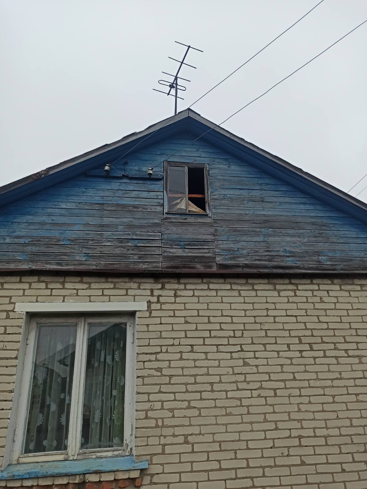 В будинку родини з Середино-Буди пошкоджені вікна