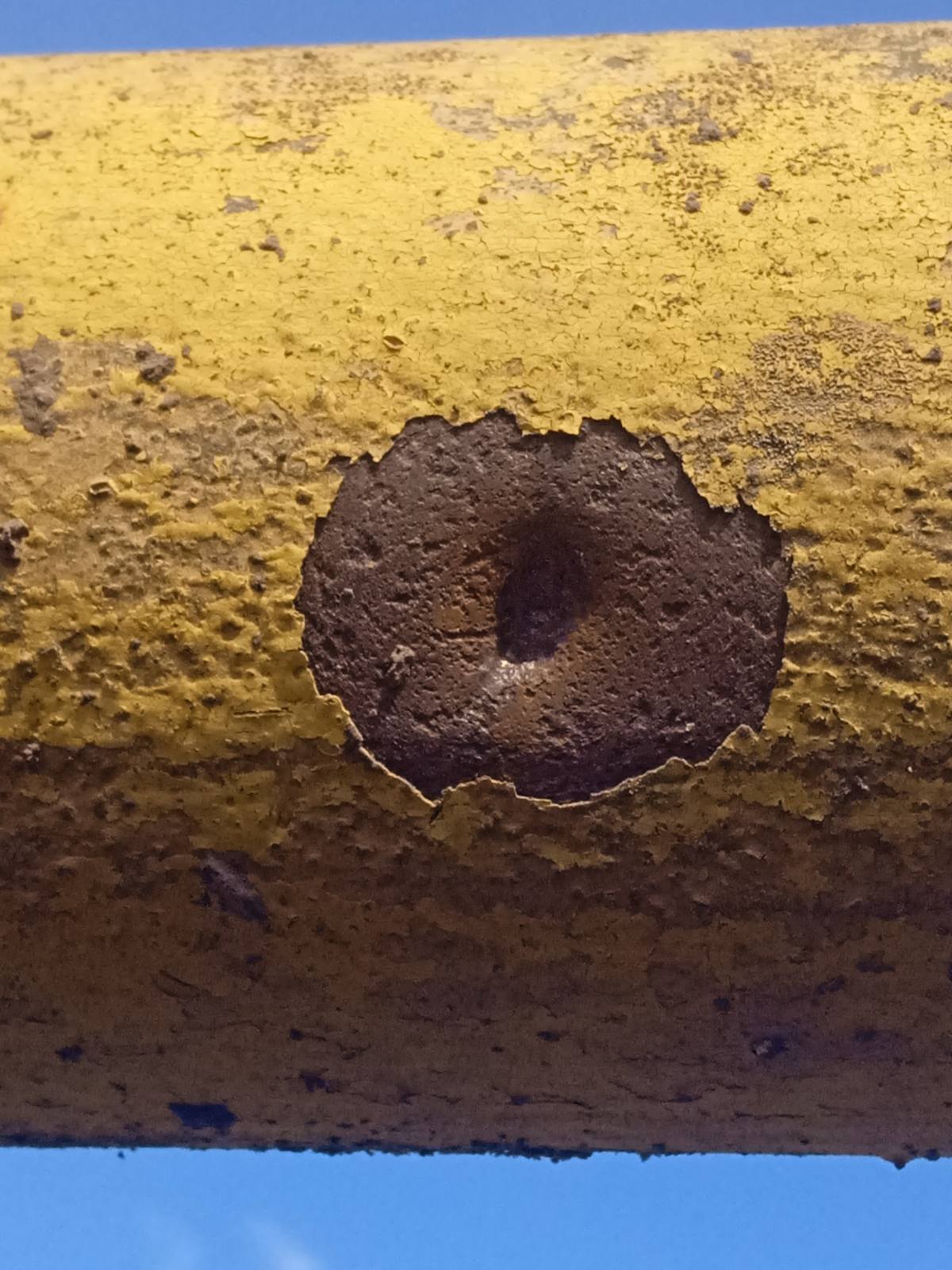 У будинку подружньої пари із села Локня пошкоджено вікна та дах