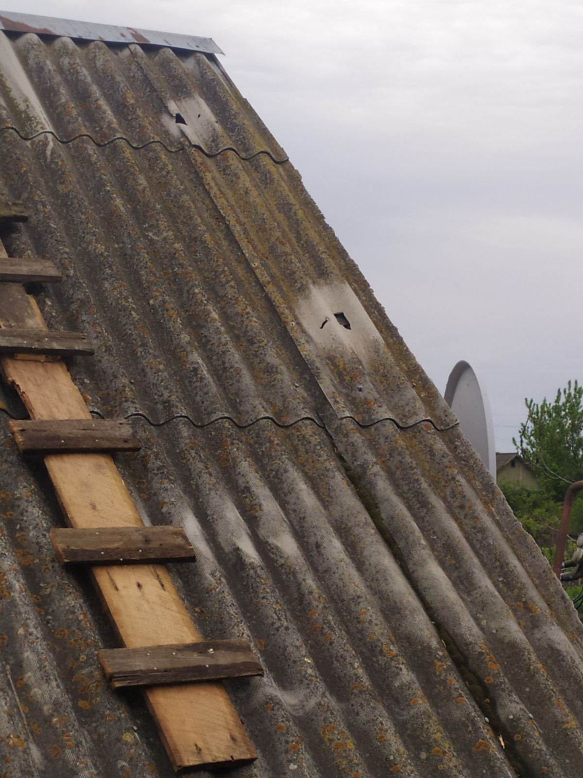 Ворожий обстріл пошкодив будинок родини з Сумщини