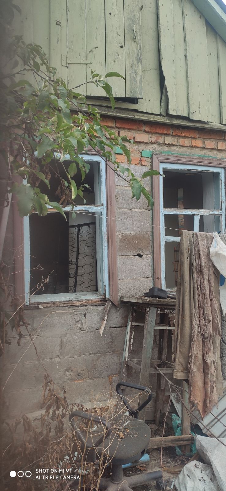 Сім'я переселенців хоче відбудувати свій дім і повернутися додому