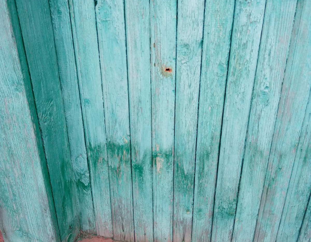 Родина із Середино-Буди, у якої під час обстрілу постраждали вікна, потребує допомоги