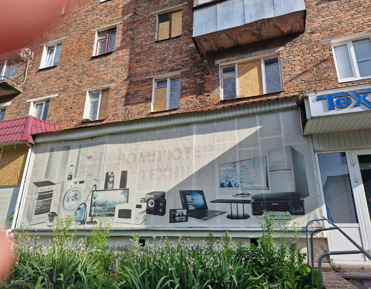 Родина з Сумщини потребує допомоги у відновленні пошкоджених вікон