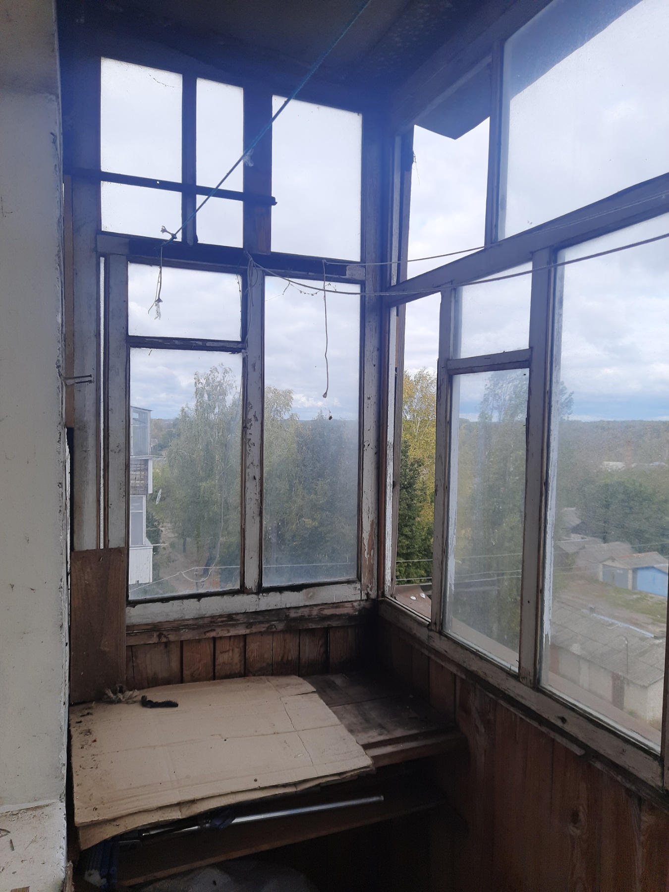 Після обстрілу постраждала квартира пенсіонера із Середино-Буди