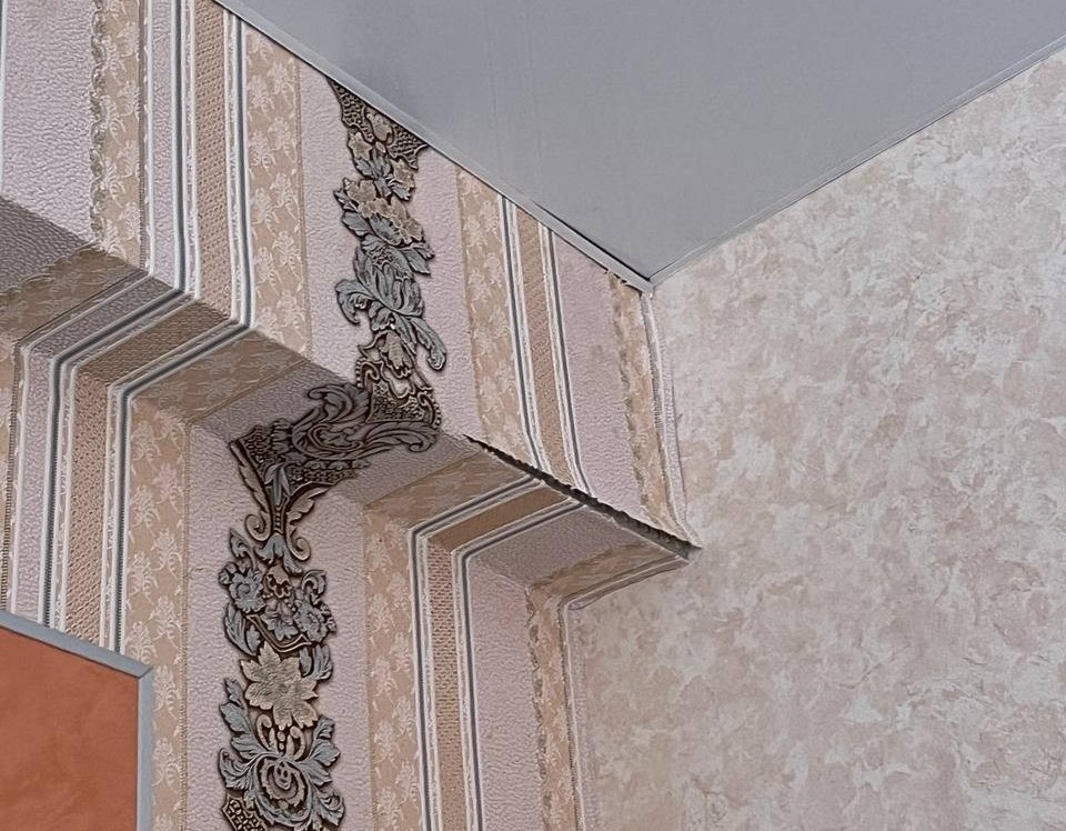 Внаслідок ракетного обстрілу суттєво пошкоджено будинок родини з міста Зміїв