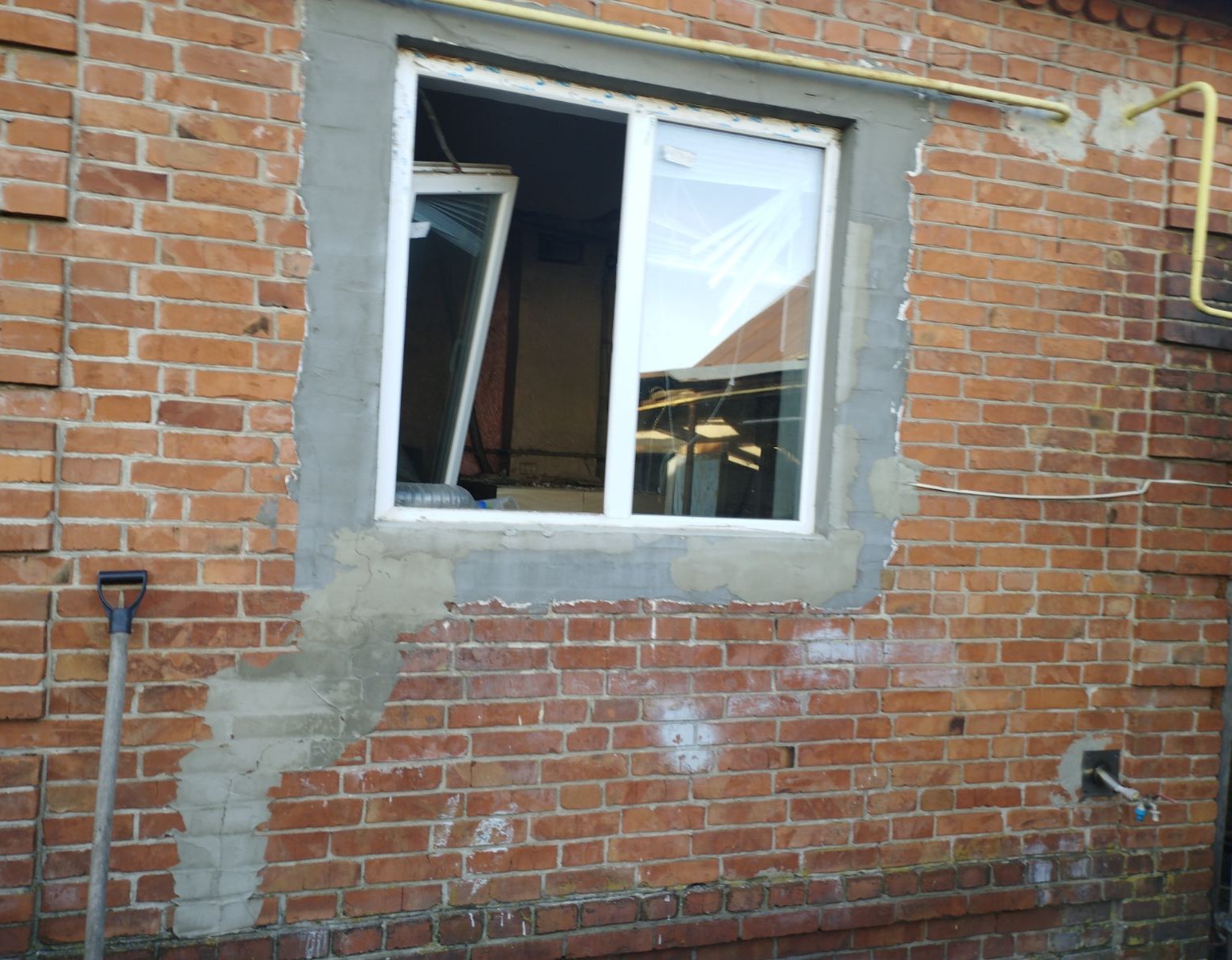 Авіабомба лишила будинка