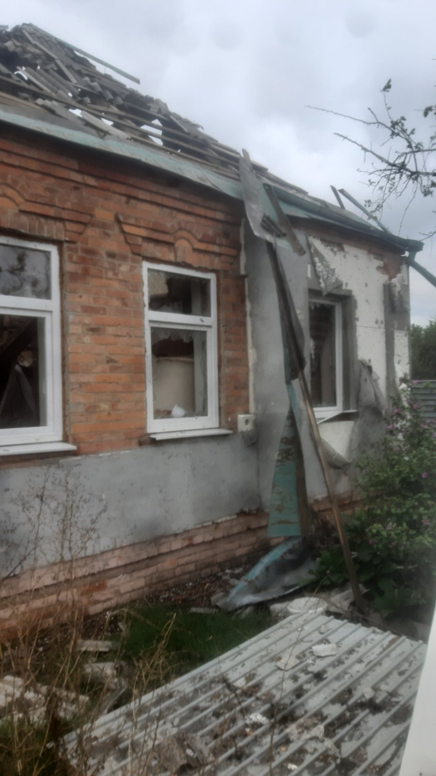 Сім'я переселенців хоче відбудувати свій дім і повернутися додому