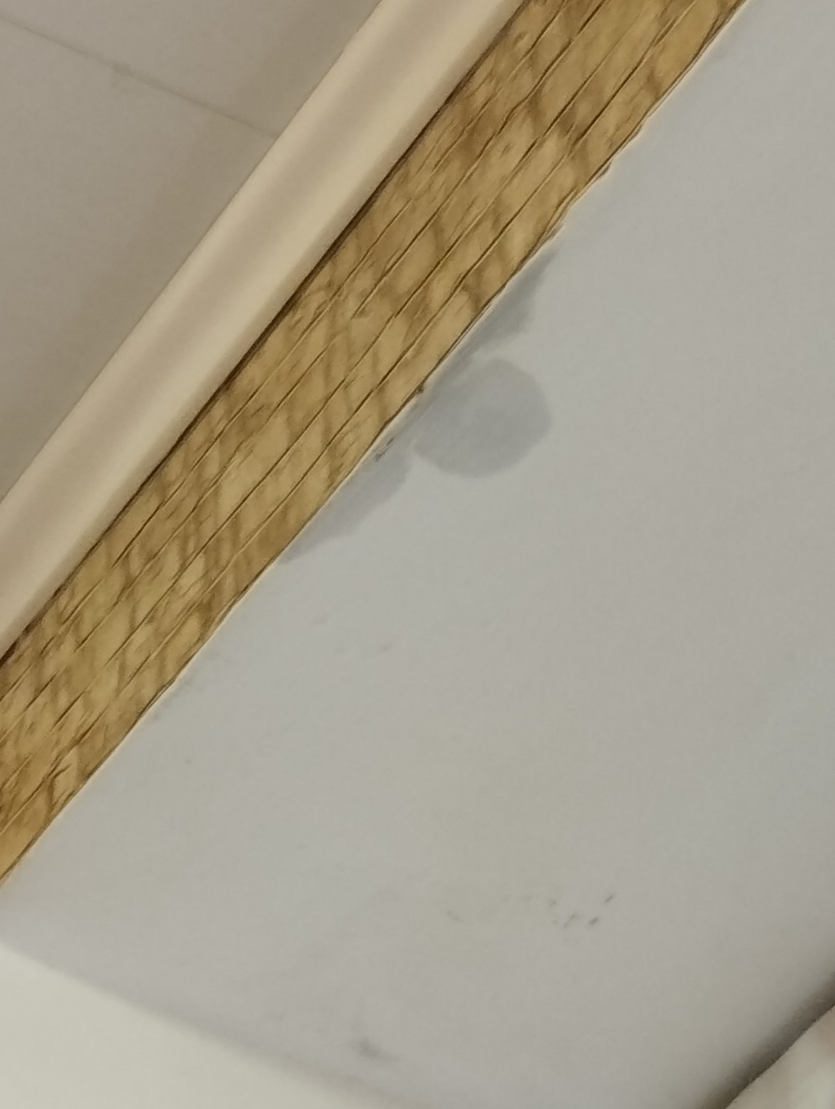 Пенсіонер з інвалідністю потребує допомоги