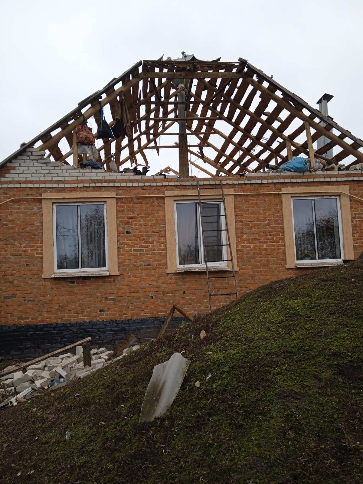 Ворожа ракета залишили родину з Сумщини без будинку