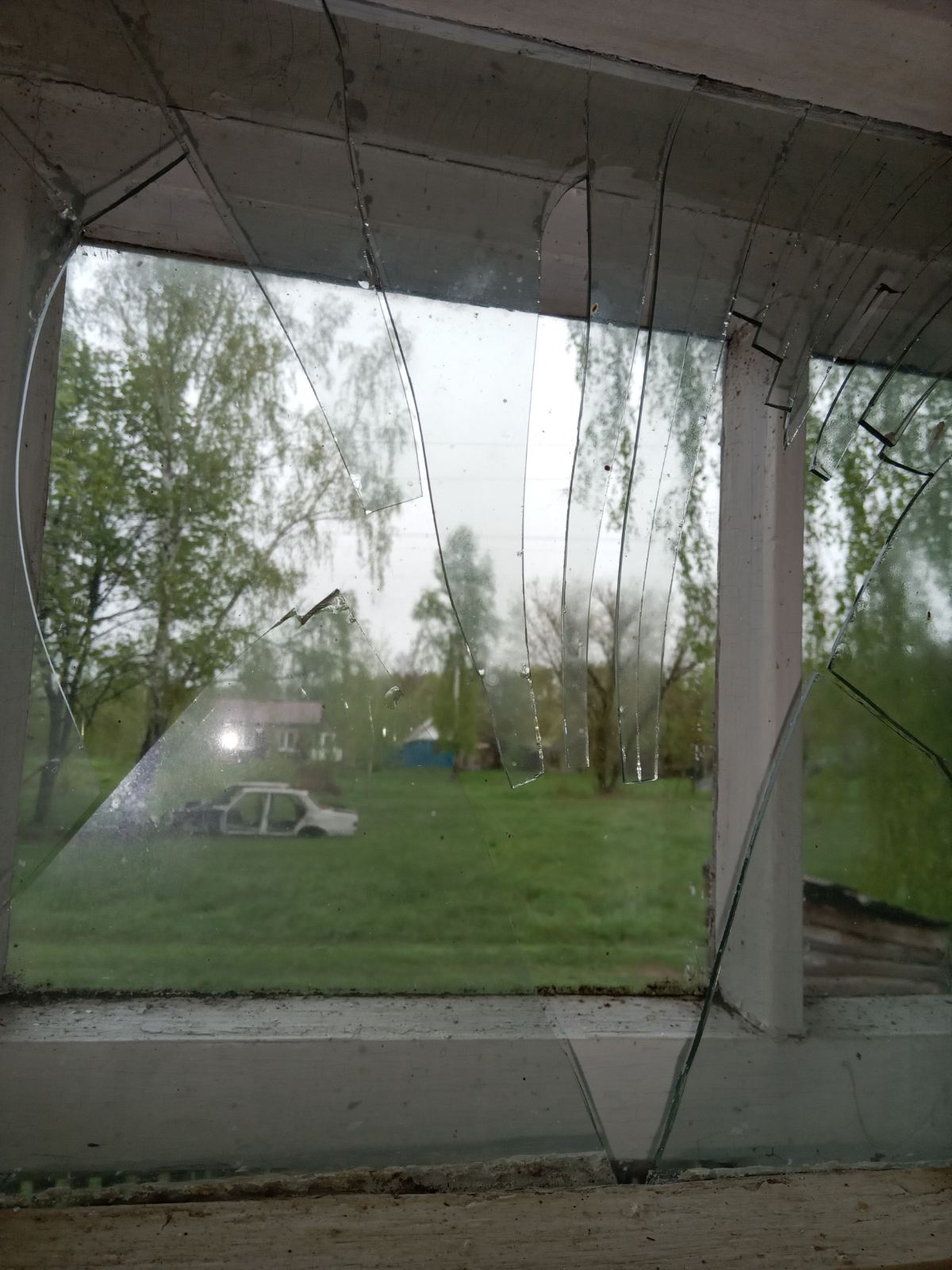 В домівці родини з двома дітьми не залишилось цілих вікон