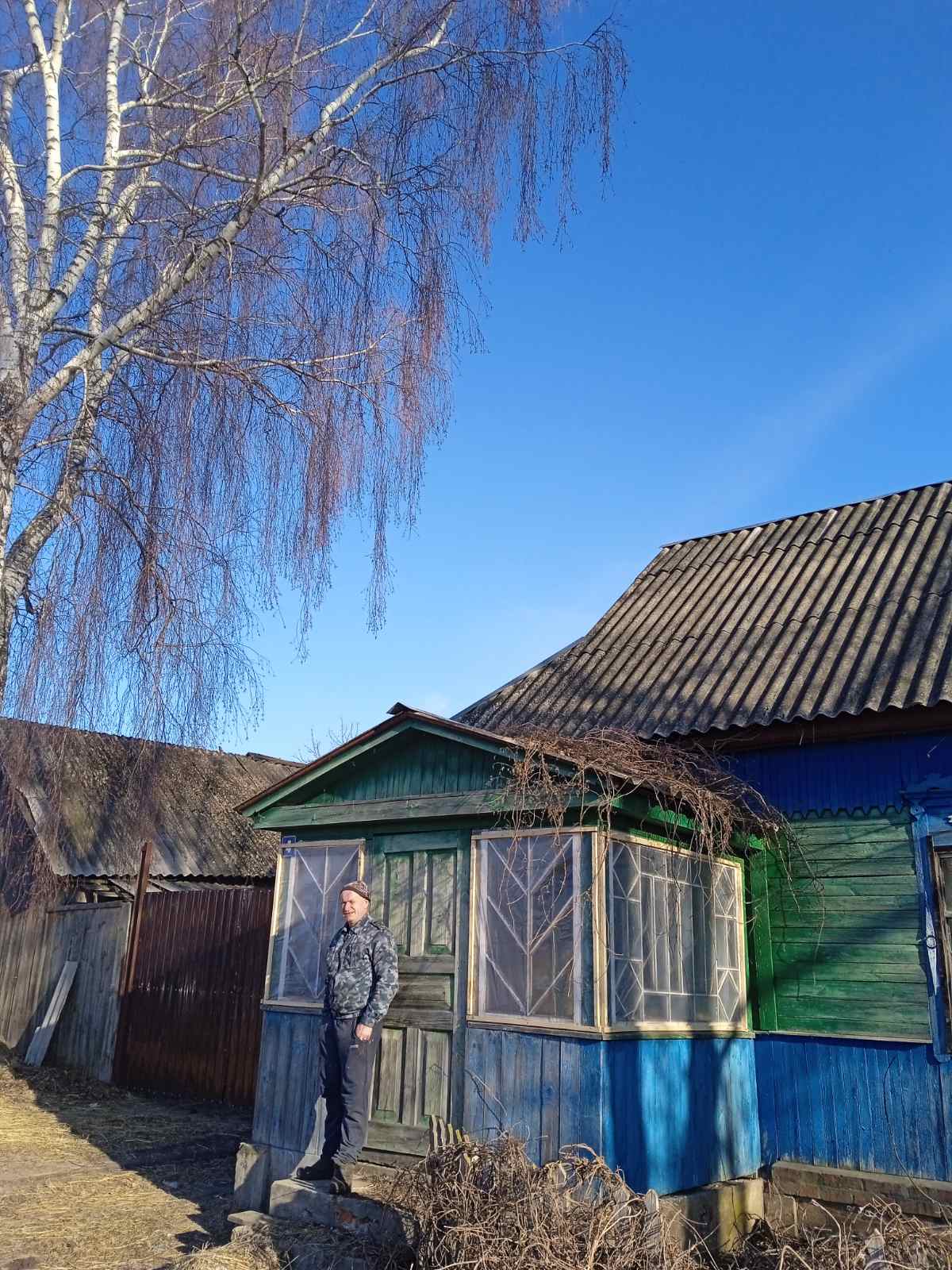 Чоловік, що доглядає за дружиною з інвалідністю просить допомоги