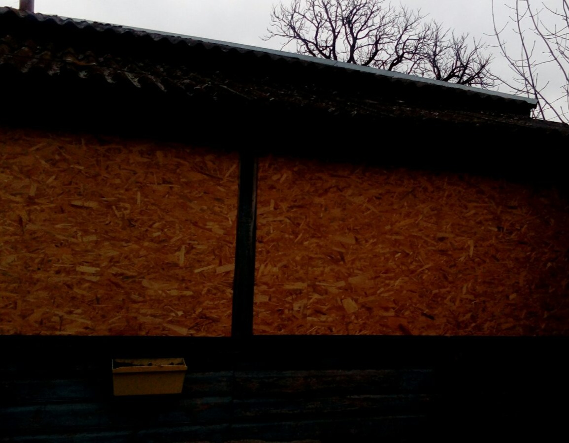 У будинку пенсіонерів пошкоджені вікна та дах, вони просять допомогти у відновленні