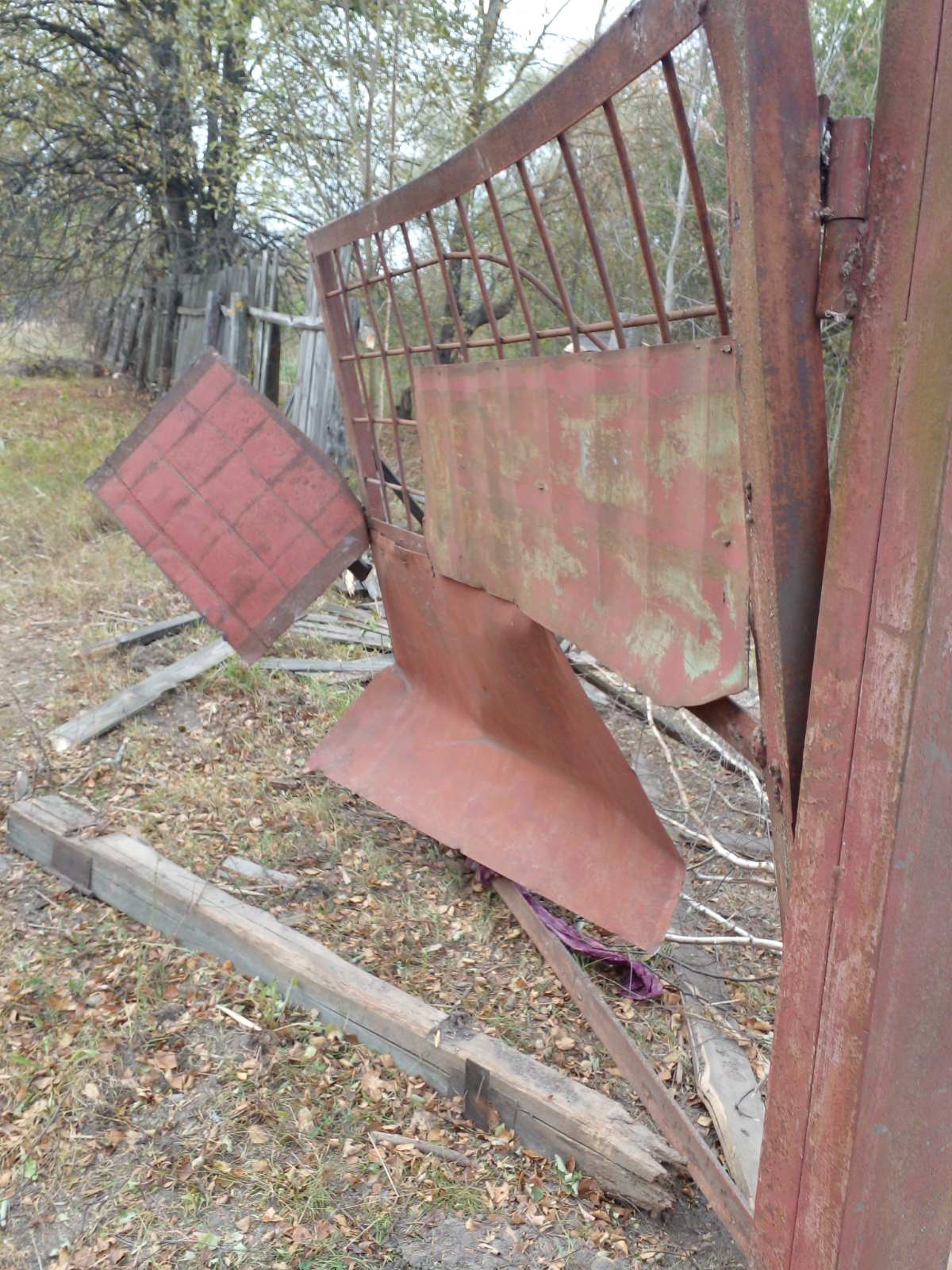 Від ворожого обстрілу зруйновано дім водія швидкої - чоловіку потрібна допомога