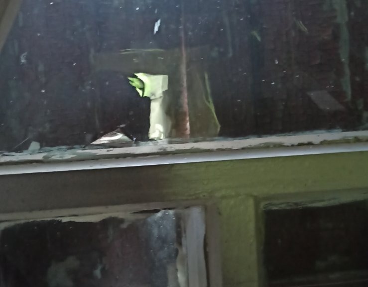 Жінка просить допомоги у відновленні батьківського дому