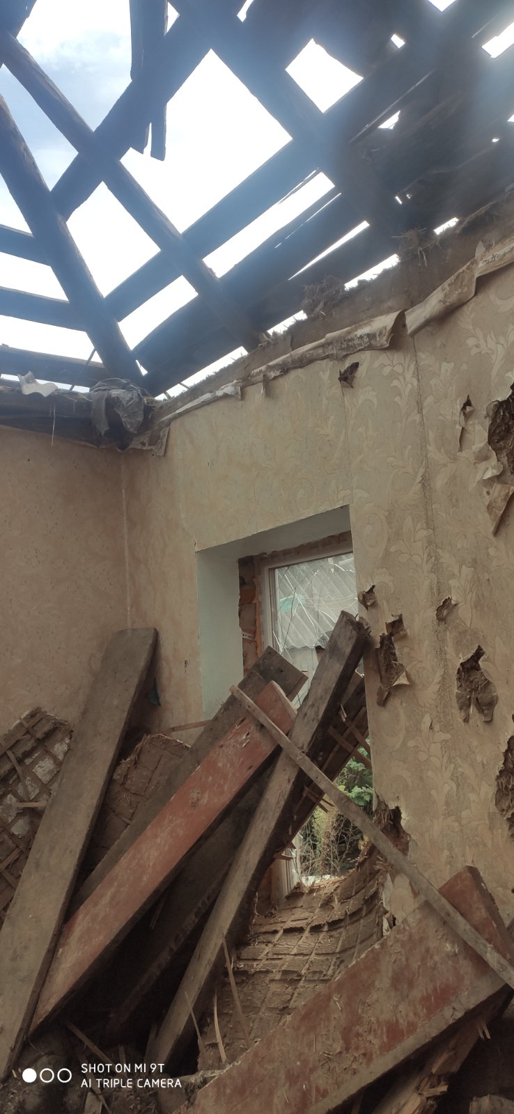 Сім'я переселенців хоче відбудувати свій дім і повернутися додому