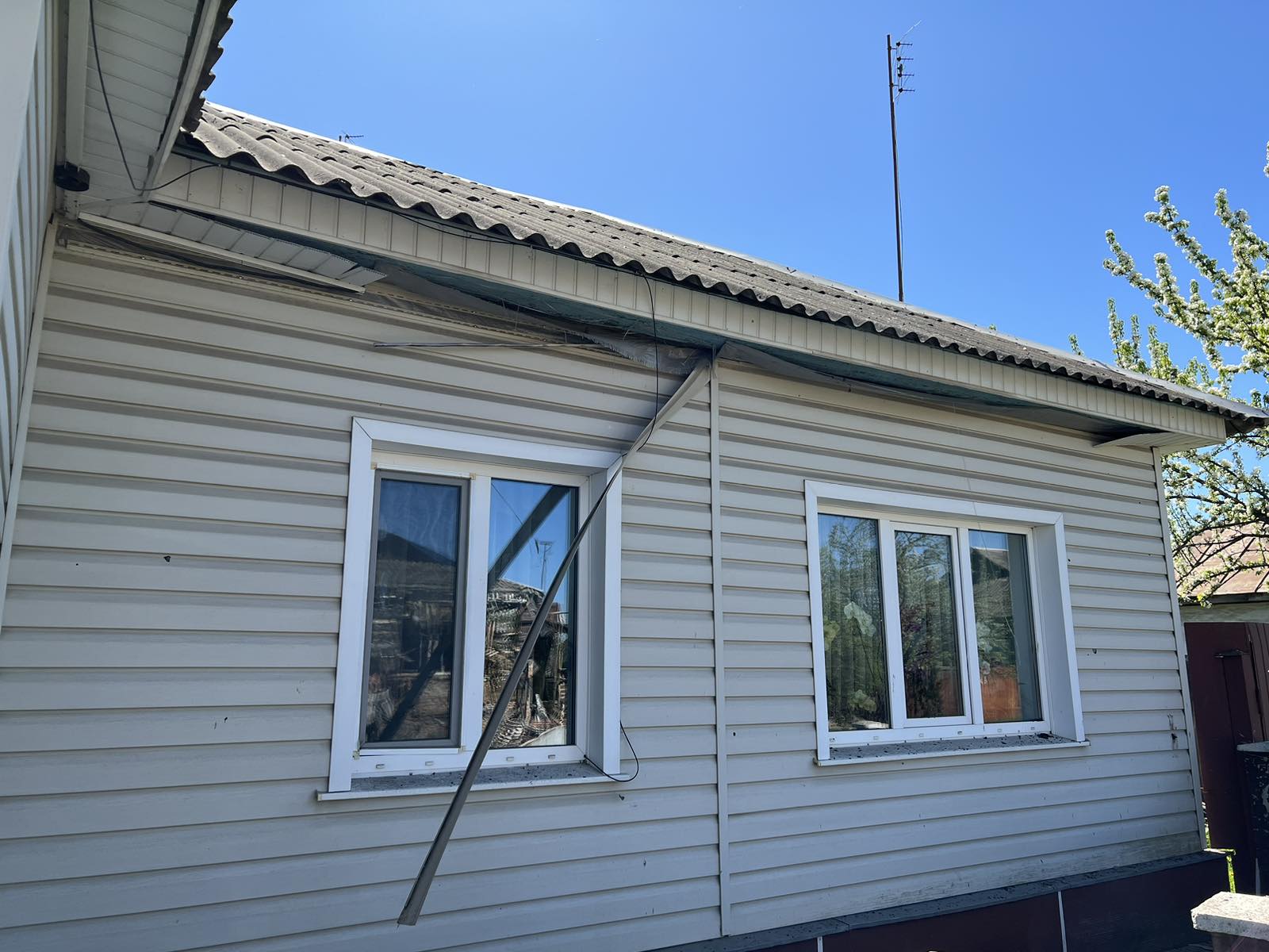 Пошкоджено будинок вчительки з Середино-Буди