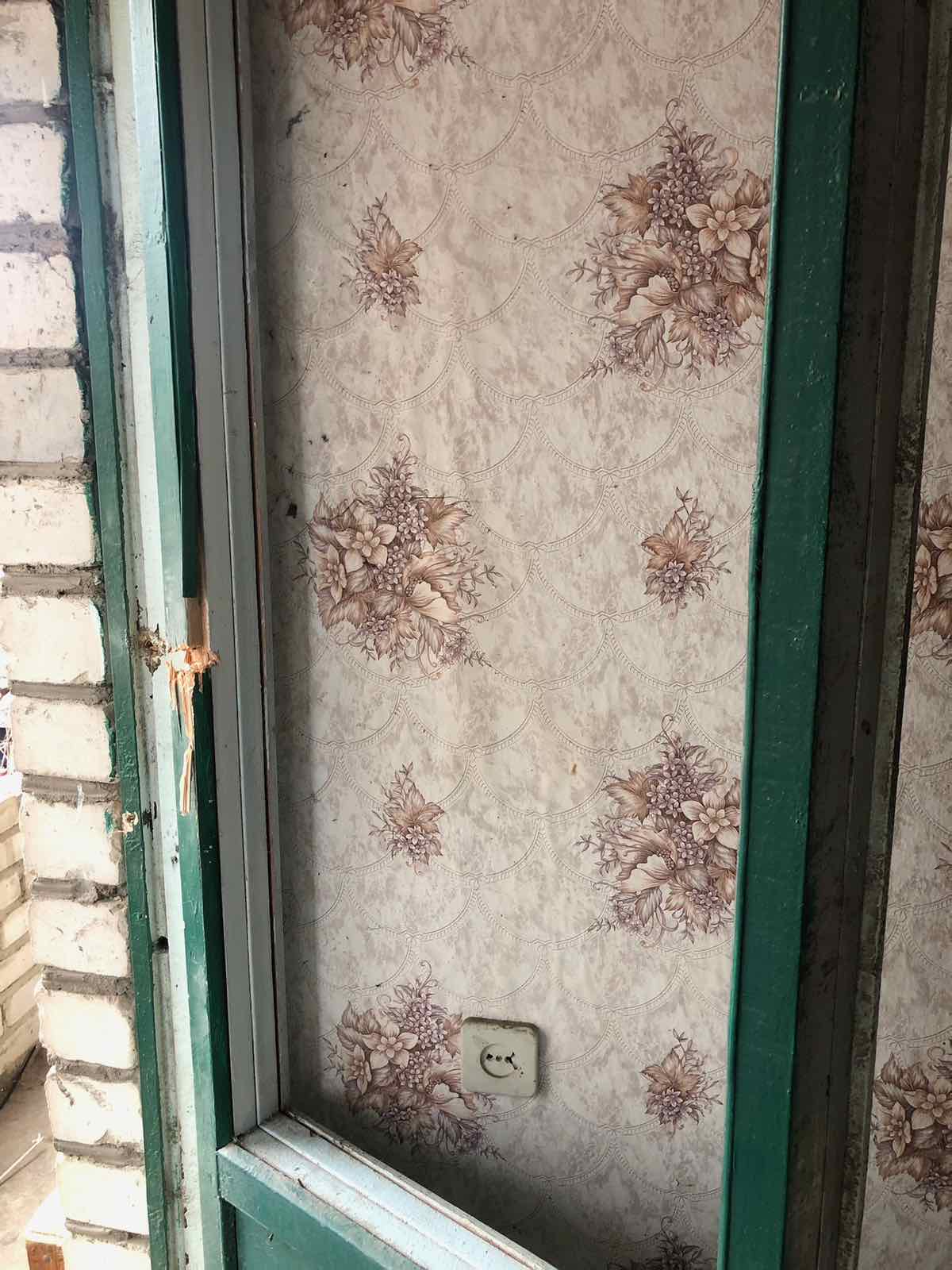 Багатодітній родині з Херсонщини вибило всі вікна у будинку