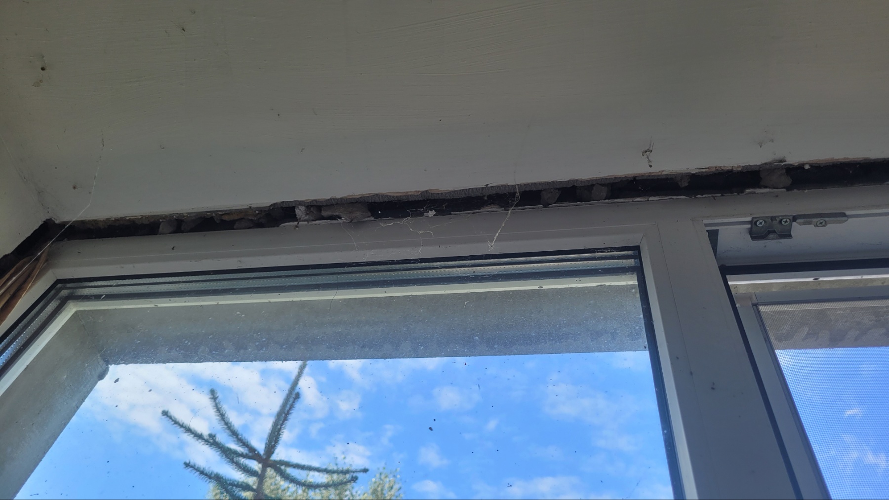 Окупанти зруйнували та розграбували будинок родини з Ізюму