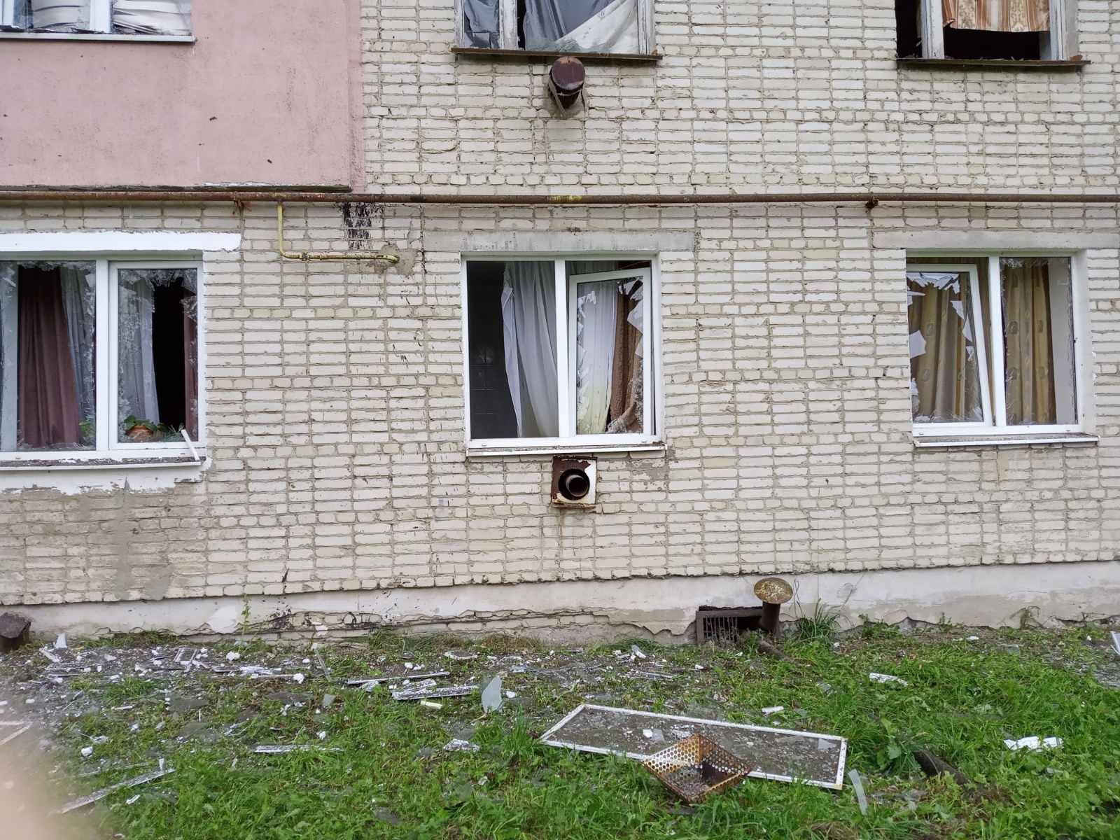 Ракета розірвалась під вікнами багатоквартирного будинку