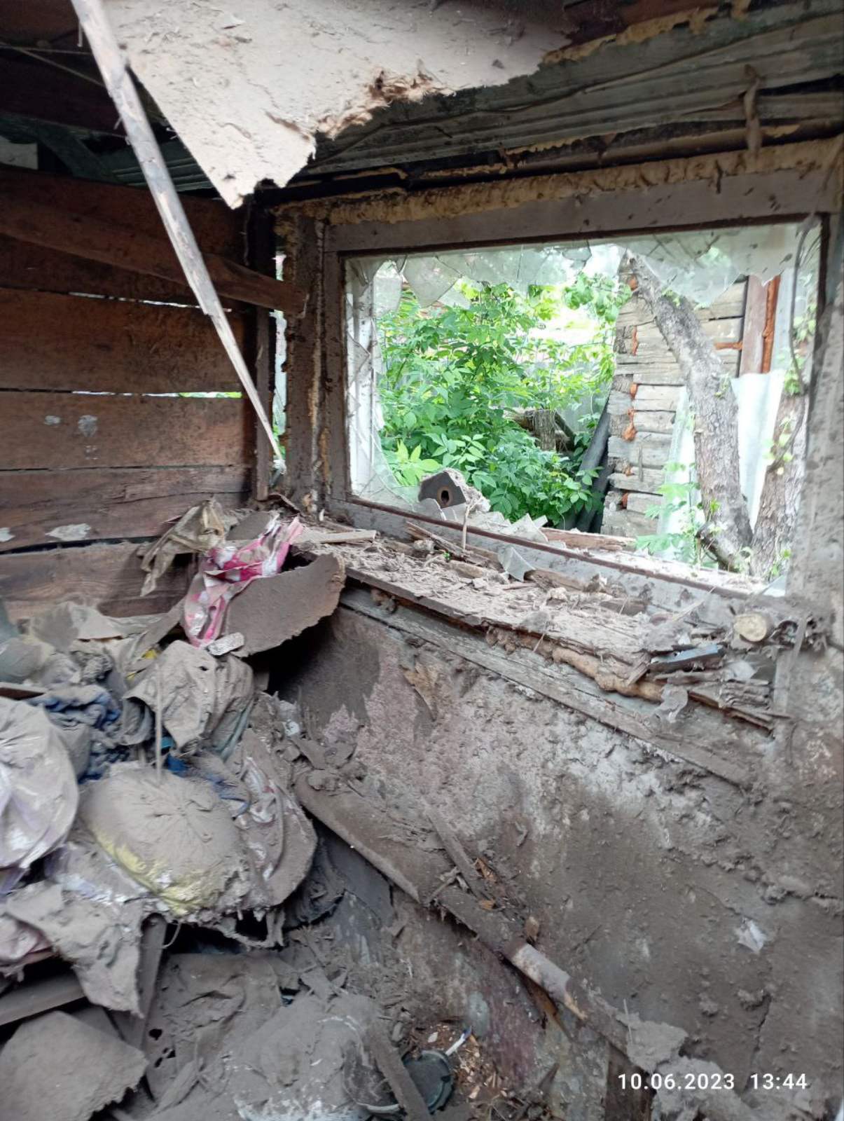 Мати трьох неповнолітніх дітей просить допомоги