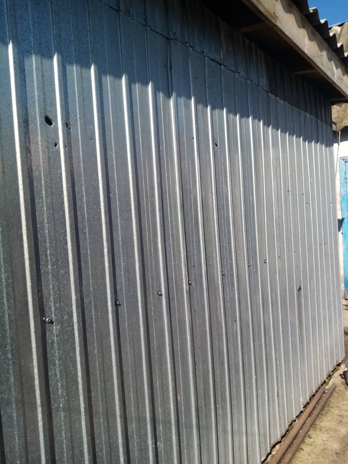 Ворог ударив біля будинку соціальної працівниці - жінка просить допомоги