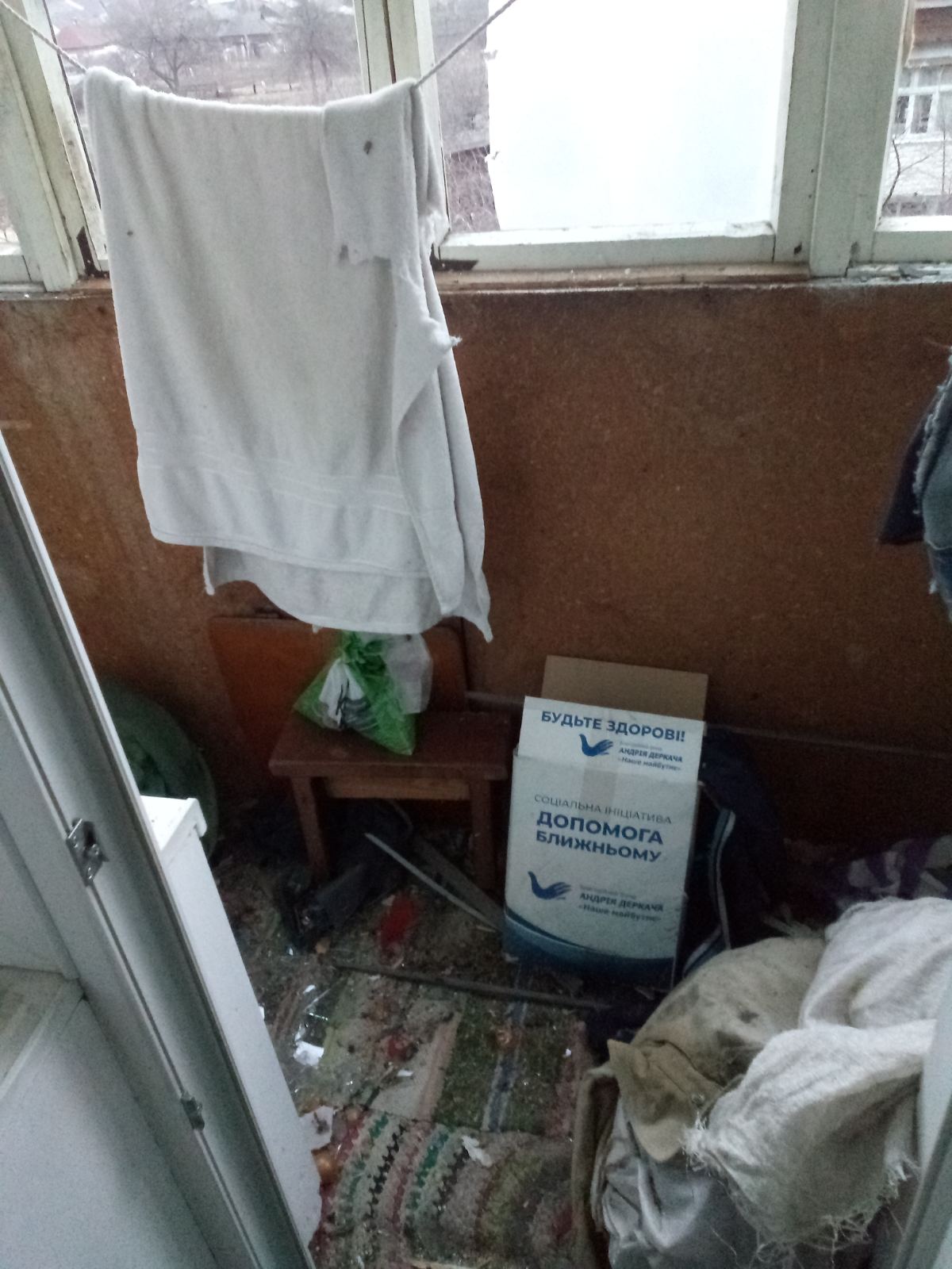 Чоловік із Середино-Буди, квартира якого зазнала значних пошкоджень, потребує допомоги