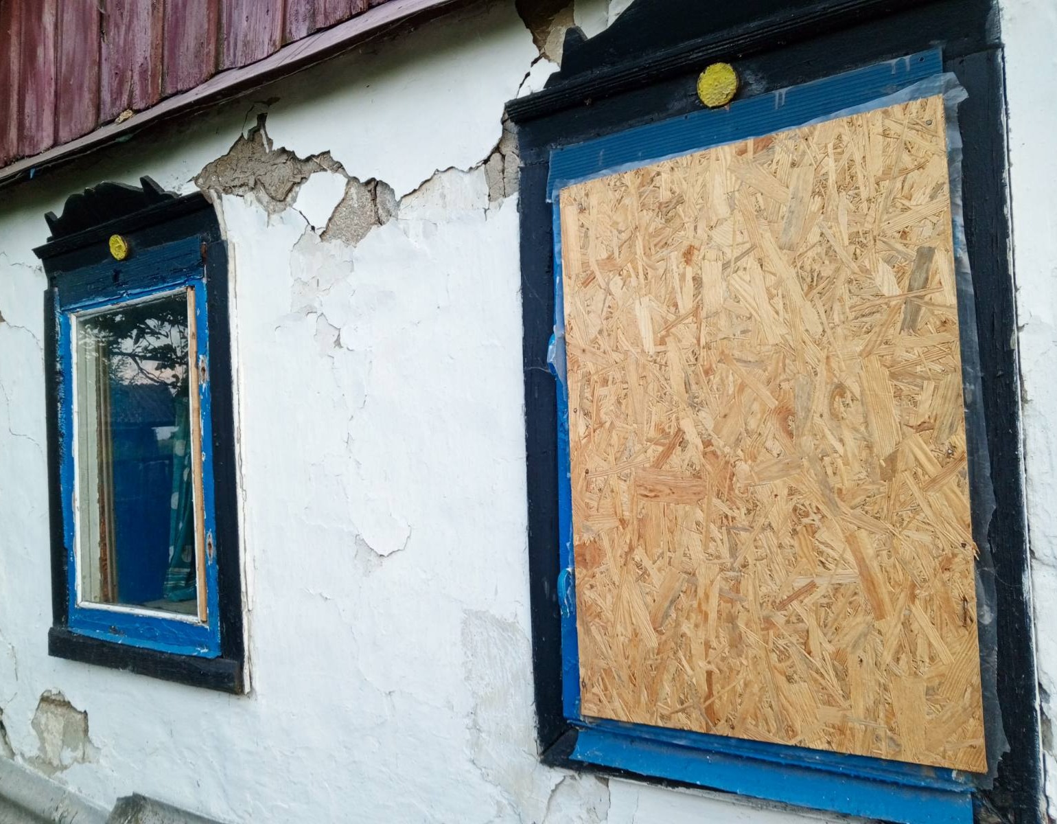 Пошкоджено 12 вікон у селищі на Білопільщині