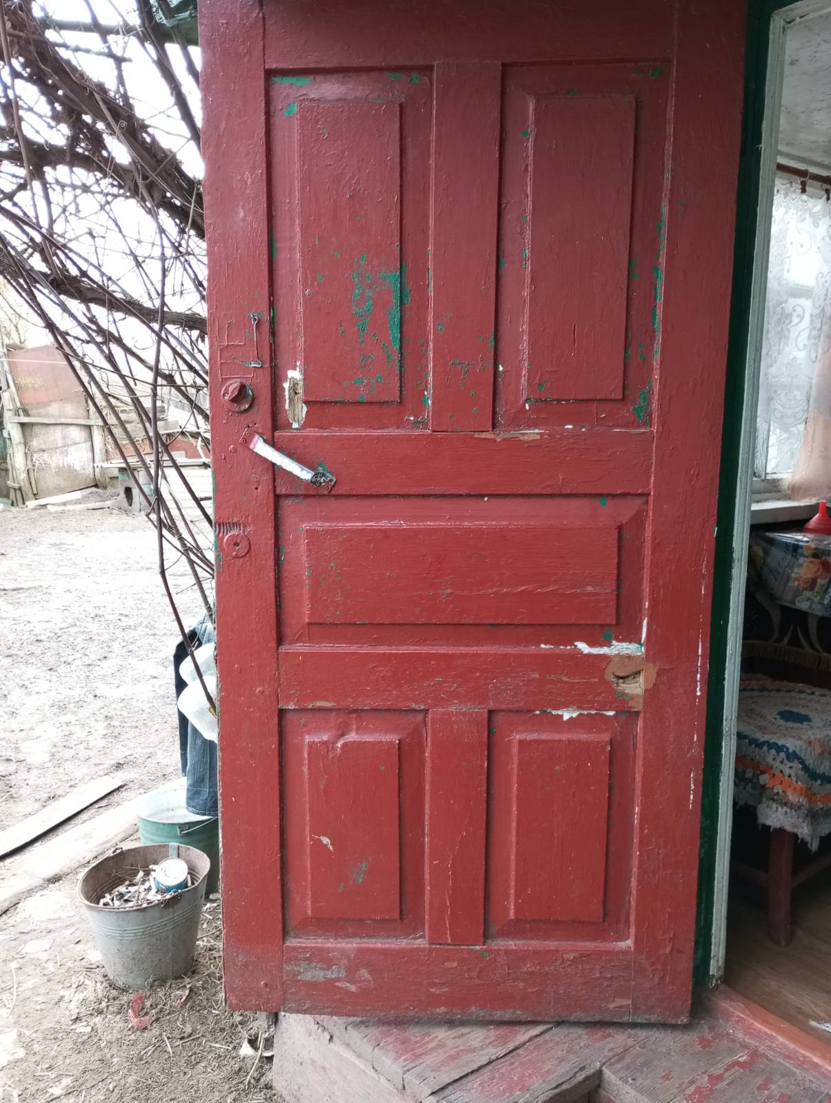 У результаті обстрілу пенсіонер втратив слух та було пошкоджено будинок