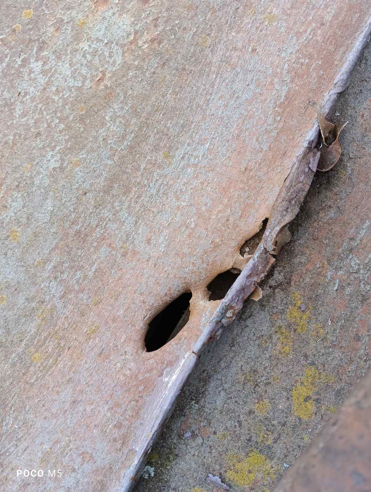 Дитина боїться власного, напівзруйнованого дому