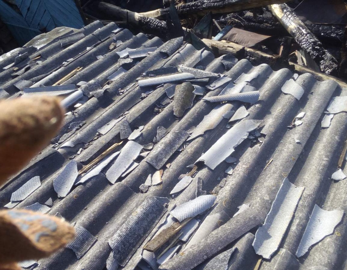 Чоловіку, який працює водієм швидкої допомоги, потрібна допомога з ремонтом даху будинку