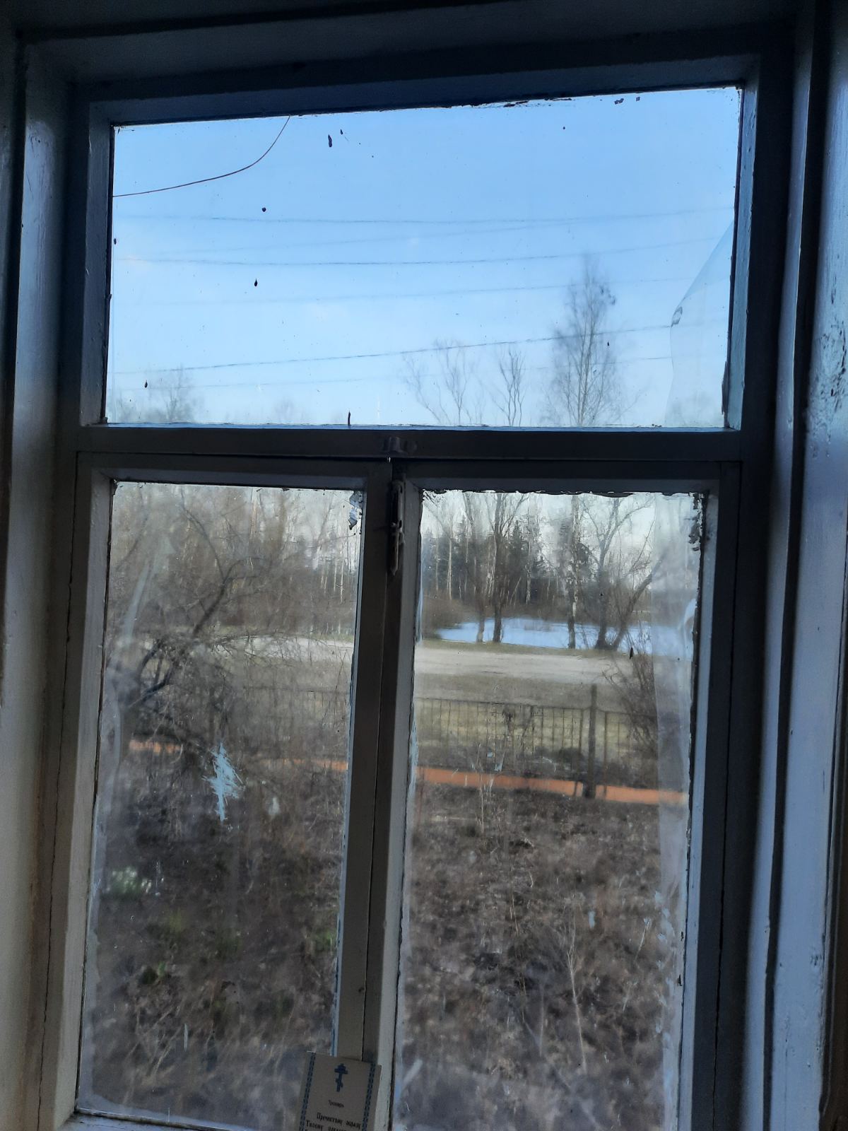 Вибито 8 вікон у будинку родини з маленькою дитиною