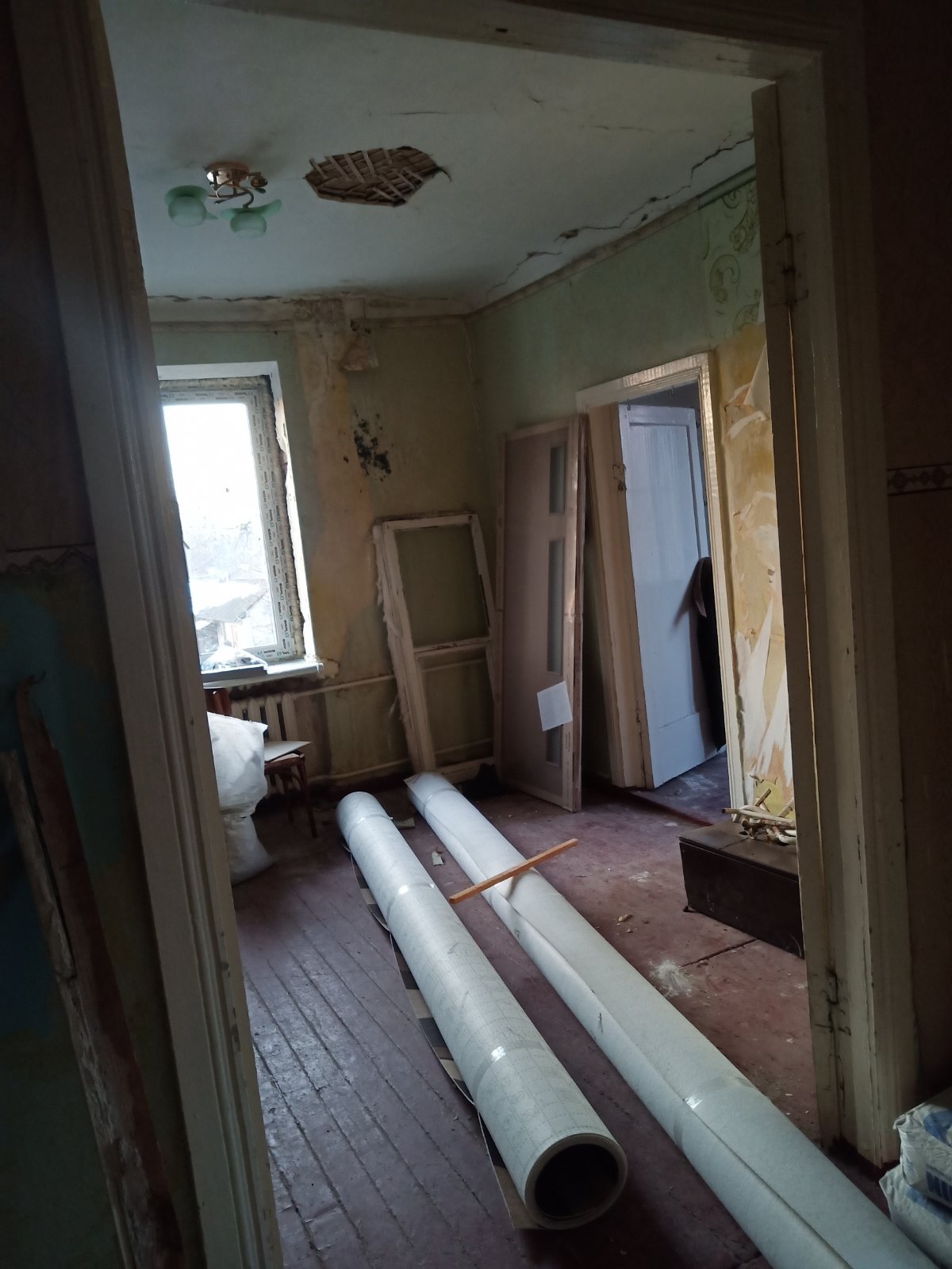 Пенсіонерці з Білопілля потрібні двері в квартиру